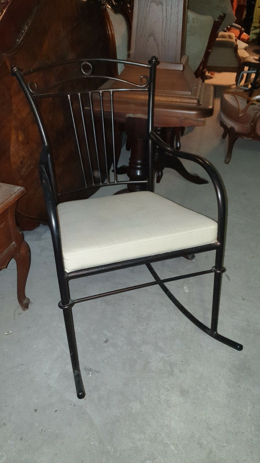 Metalen schommelstoel met comfortabel kussen, Ophalen, Gebruikt, Zwart, Klassiek, Vintage