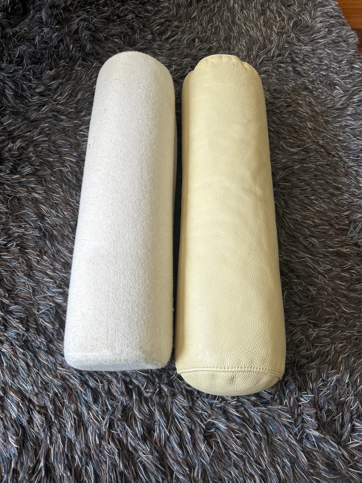 2 rolkussen - wit en beige, Huis en Inrichting, Woonaccessoires | Kussens, Ophalen, Gebruikt, Wit, Cilindervormig