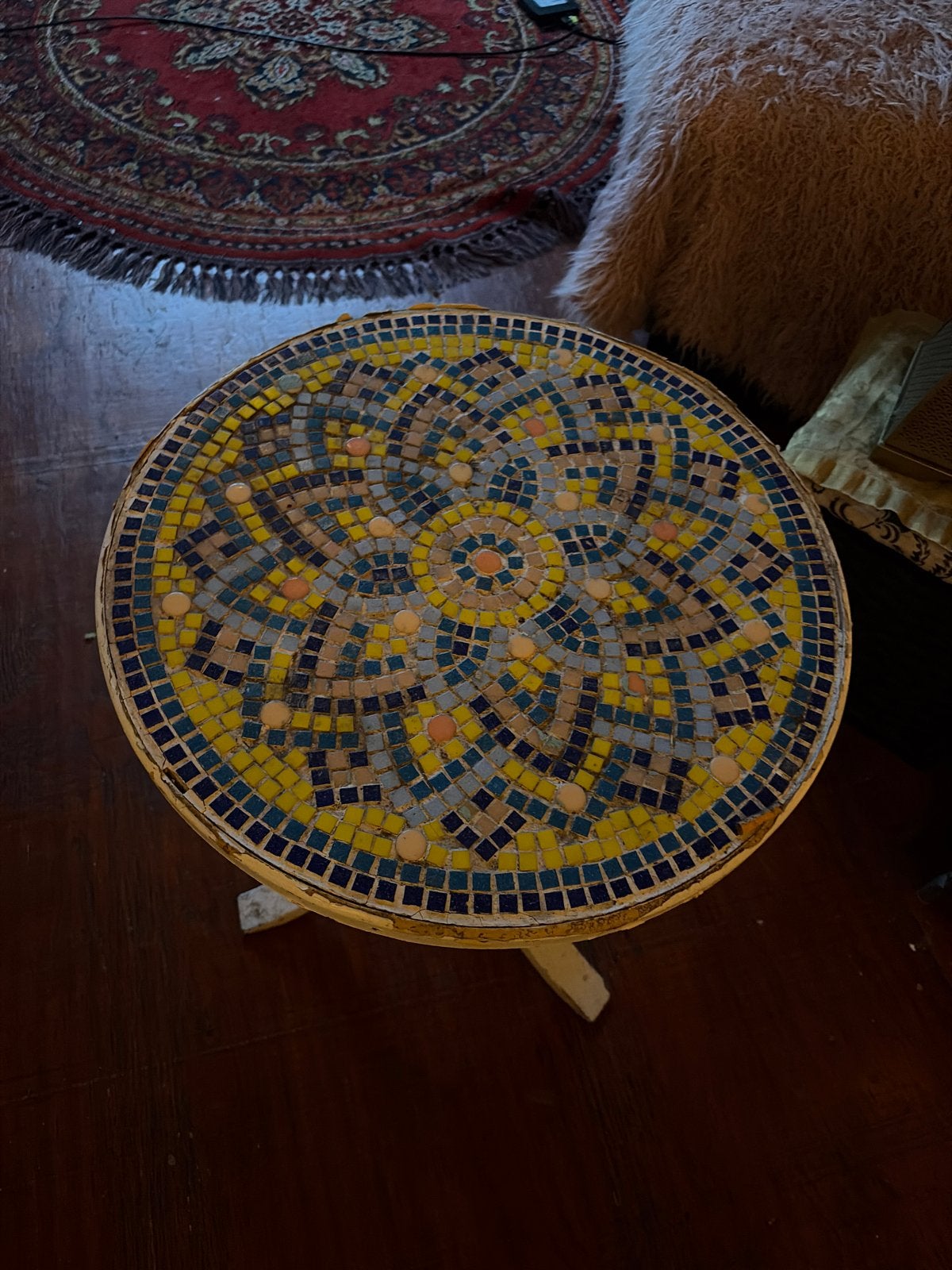 Unieke mozaïek bijzettafel - Rond en kleurrijk, Overige materialen, Minder dan 55 cm, Gebruikt, Rond