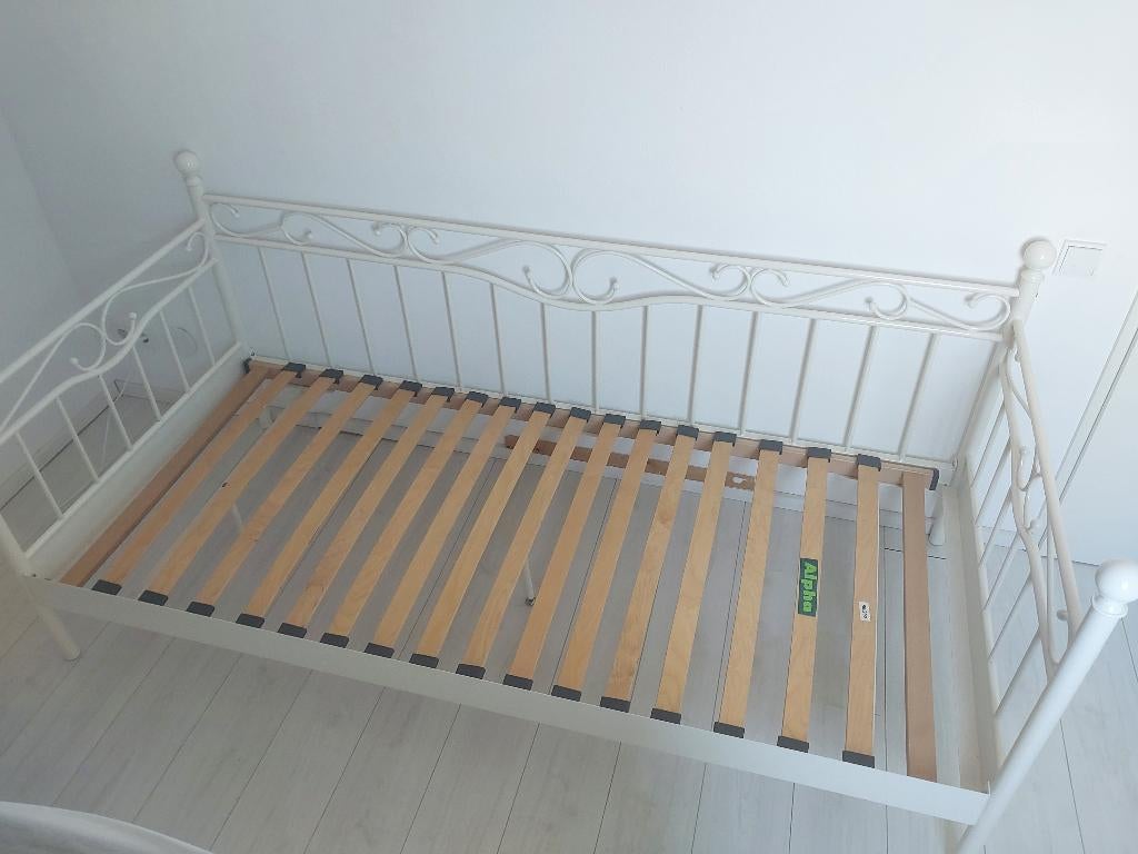Meidenbed (200 x 90), Kinderen en Baby's, Kinderkamer | Bedden, Ophalen, 85 tot 100 cm, Zo goed als nieuw, Lattenbodem