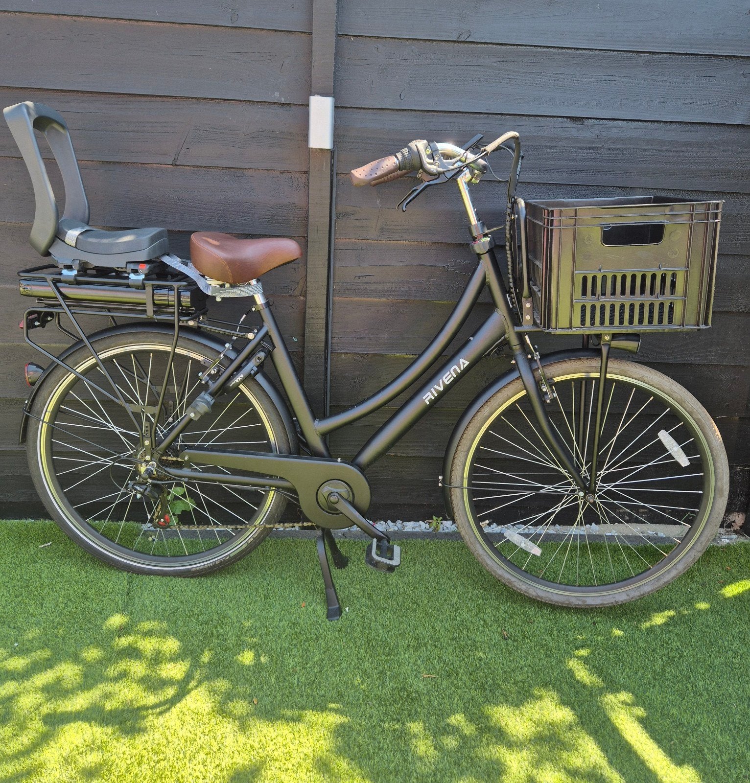 Dames fiets elektrisch 28 inch merk Rivena, Ophalen, Zo goed als nieuw, Rivena, Versnellingen