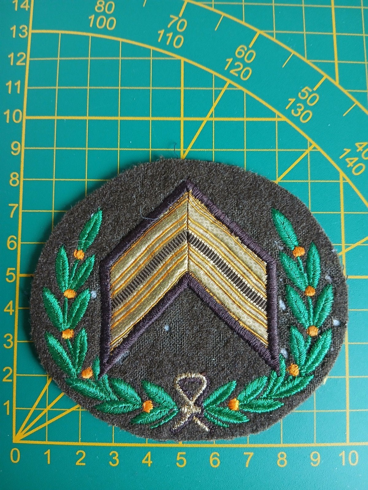 Embleem :Compagnie Sergeant Majoor, Verzamelen, Militaria | Algemeen, Ophalen of Verzenden, Landmacht, Nederland, Embleem of Badge
