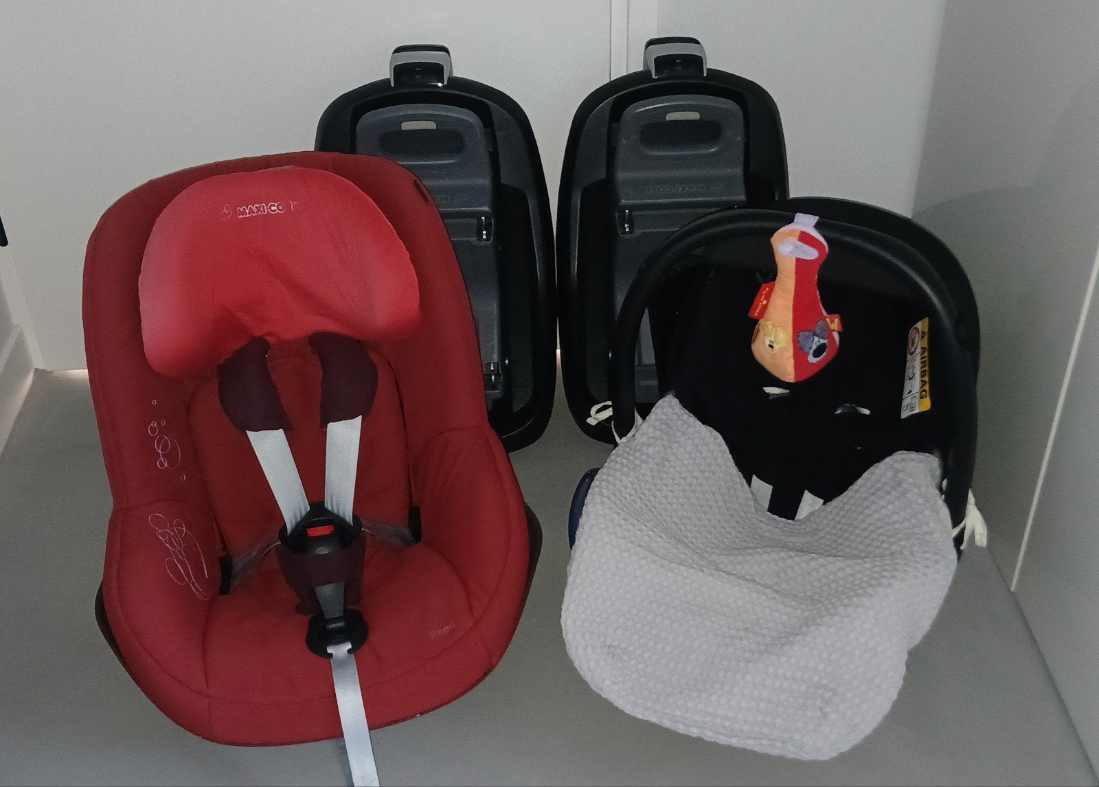 Maxi Cosi Pebble + Pearl autostoel 2x FamilyFix base



Comp, Kinderen en Baby's, Autostoeltjes, Ophalen, 9 t/m 18 kg, Zo goed als nieuw