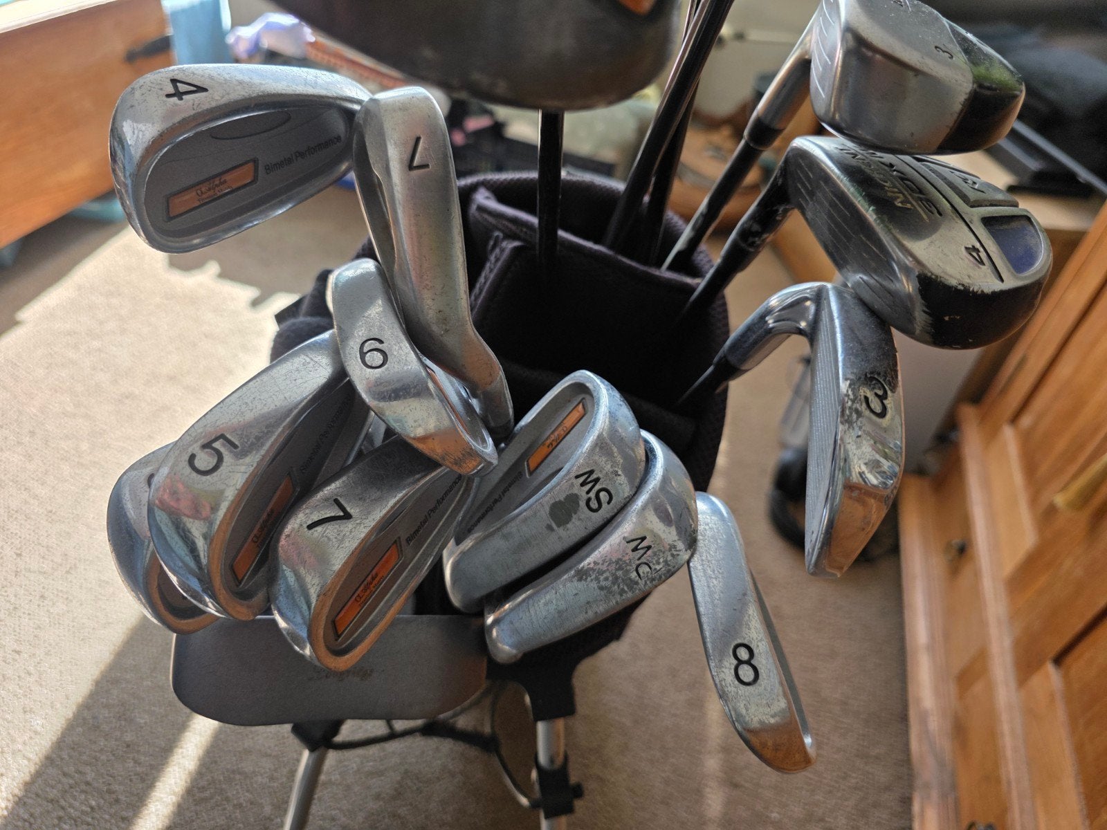 Foto 4 van Complete golfset met tas, clubs, ballen en tees
