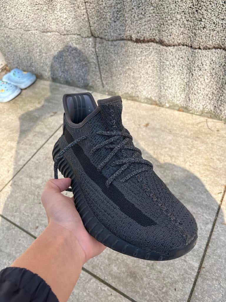 Yeezy’s, Kleding | Dames, Schoenen, Ophalen of Verzenden, Gedragen, Zwart, Sneakers of Gympen