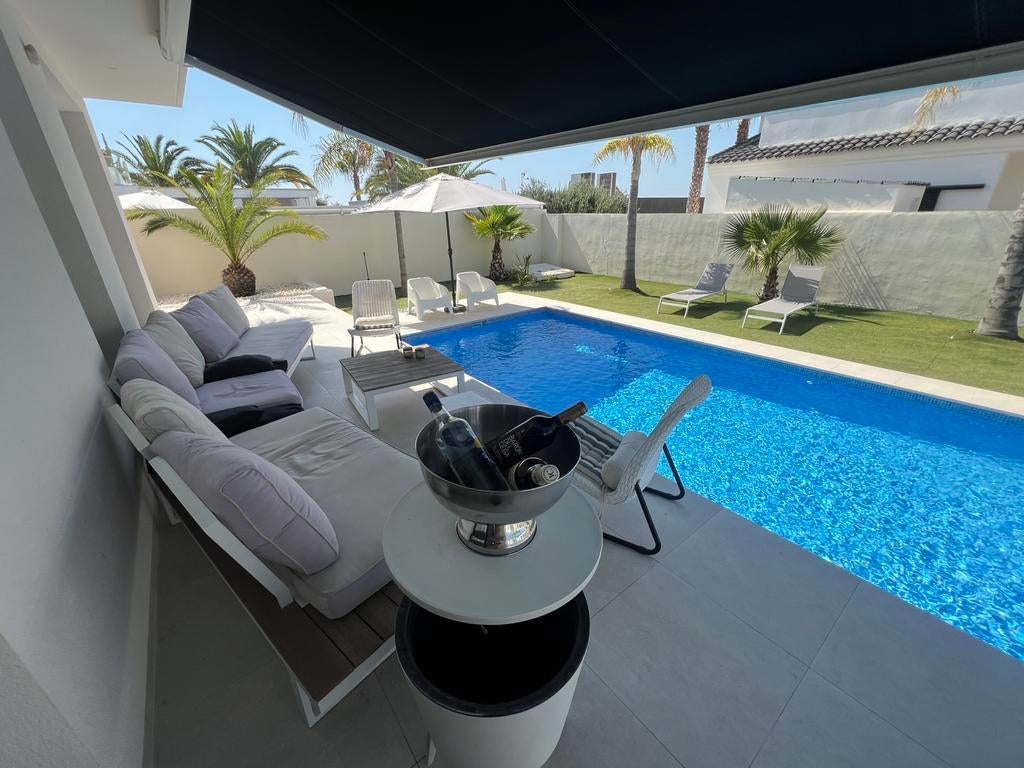Te huur mei - last minute -vakantievilla in costa blanca, Vakantie, 8 personen, 4 of meer slaapkamers, Wasmachine, Costa Blanca