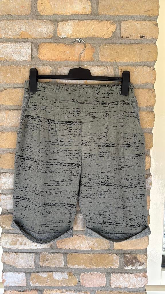 Korte broek, Ophalen of Verzenden, Zo goed als nieuw, Maat 48/50 (M), Groen