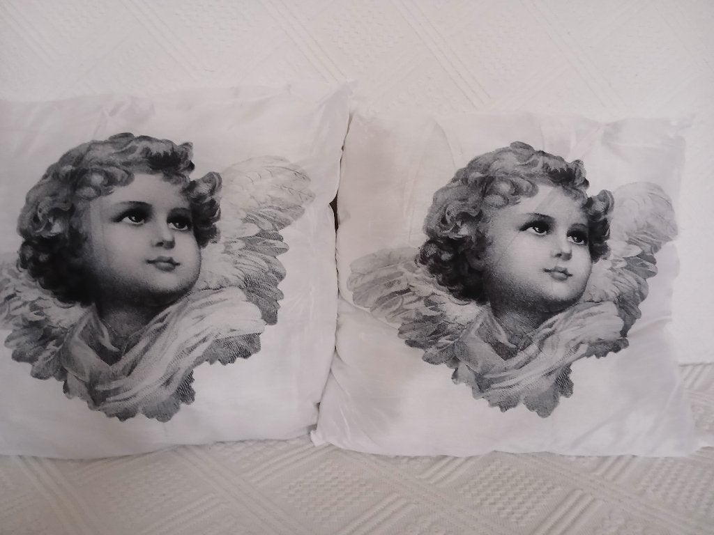 2 kussentjes met engelprint, Ophalen of Verzenden, Gebruikt, Wit, Vierkant