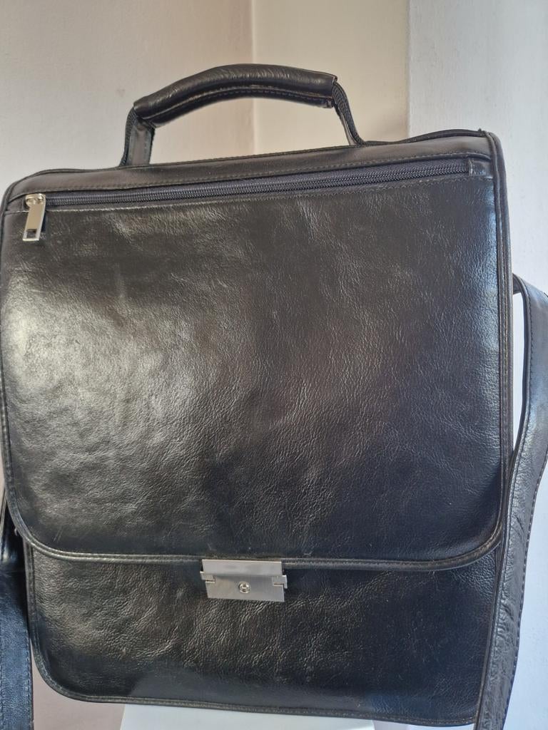 Laptop tas van leer., Computers en Software, Laptoptassen, Ophalen of Verzenden, 15 inch, Aktetas