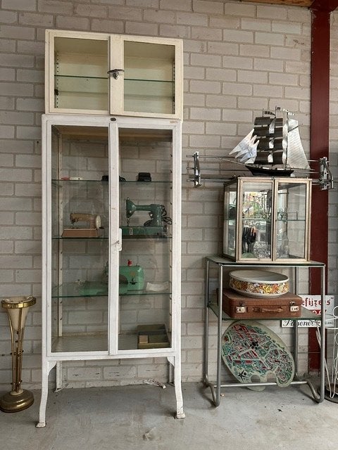 vitrinekast, apothekerskast, curiosa, Ophalen