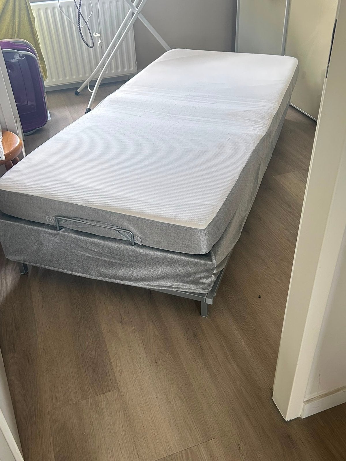 Opvouwbaar logeerbed met matras -, Ophalen, Eenpersoons, Zo goed als nieuw, 80 cm