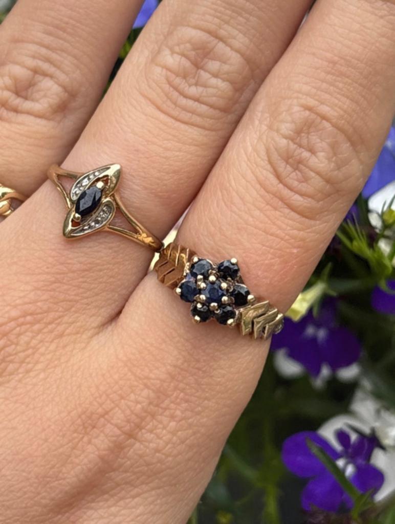 9 karaat gouden bloem cluster ring met saffier, Zo goed als nieuw, 17 tot 18, Met edelsteen, Dame
