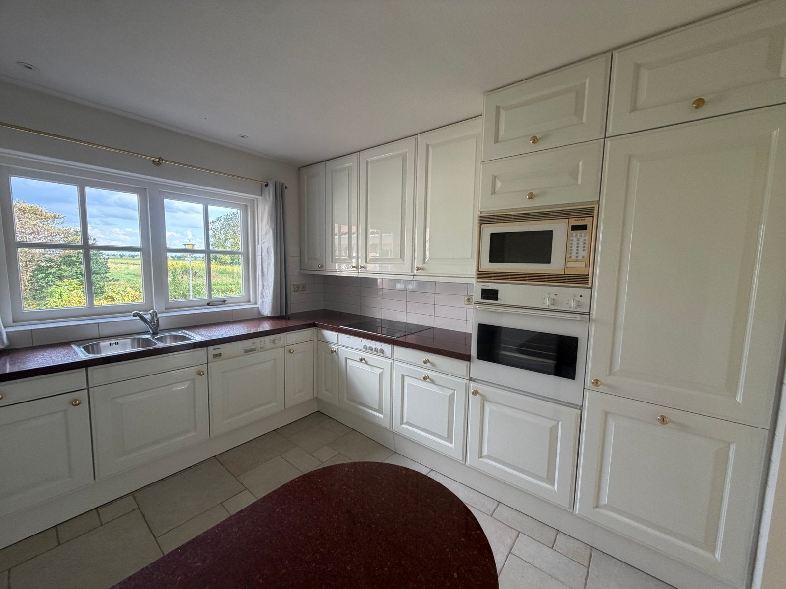 Complete Siematic hoekkeuken met inbouwapparatuur & eettafel, Huis en Inrichting, Gebruikt, Overige materialen, Hoekkeuken, Ophalen of Verzenden