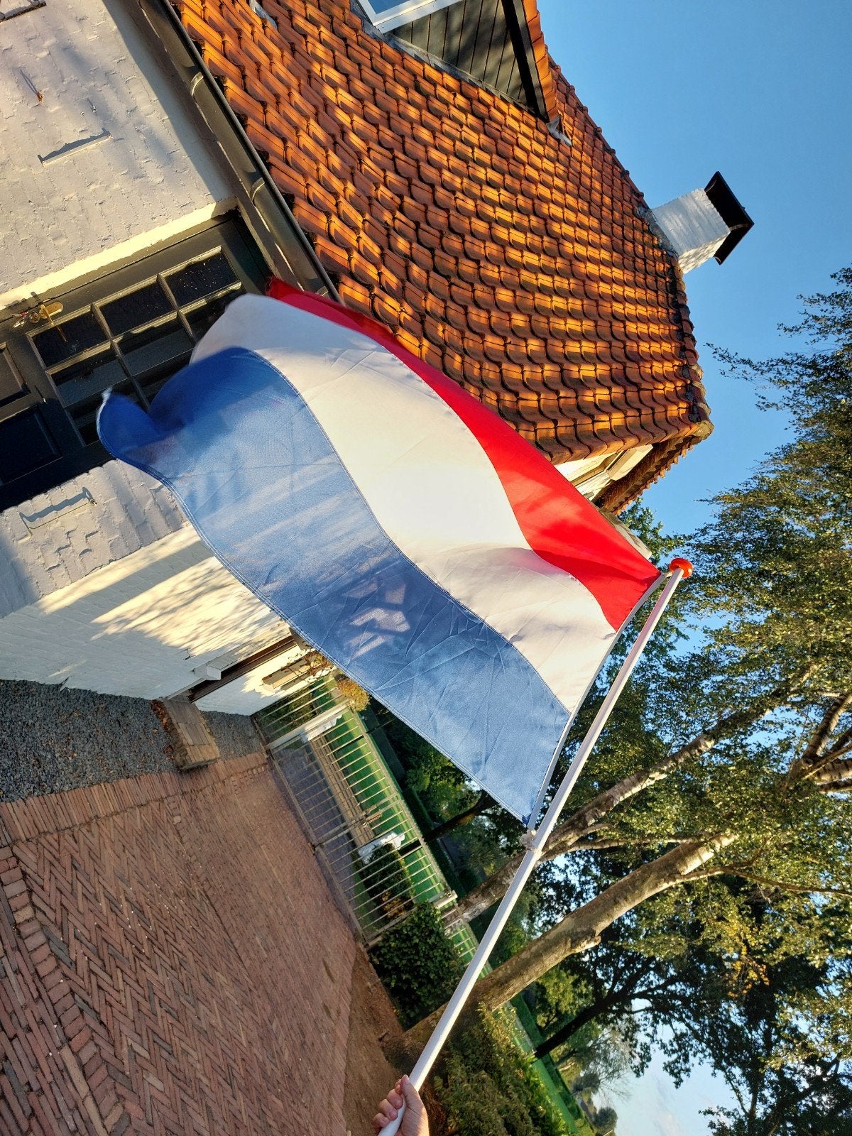 nederlandsevlag met stok, Ophalen