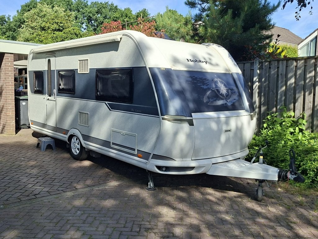 Hobby 495 UL De Luxe, Kachel, 2 aparte bedden, Rondzit, Hobby