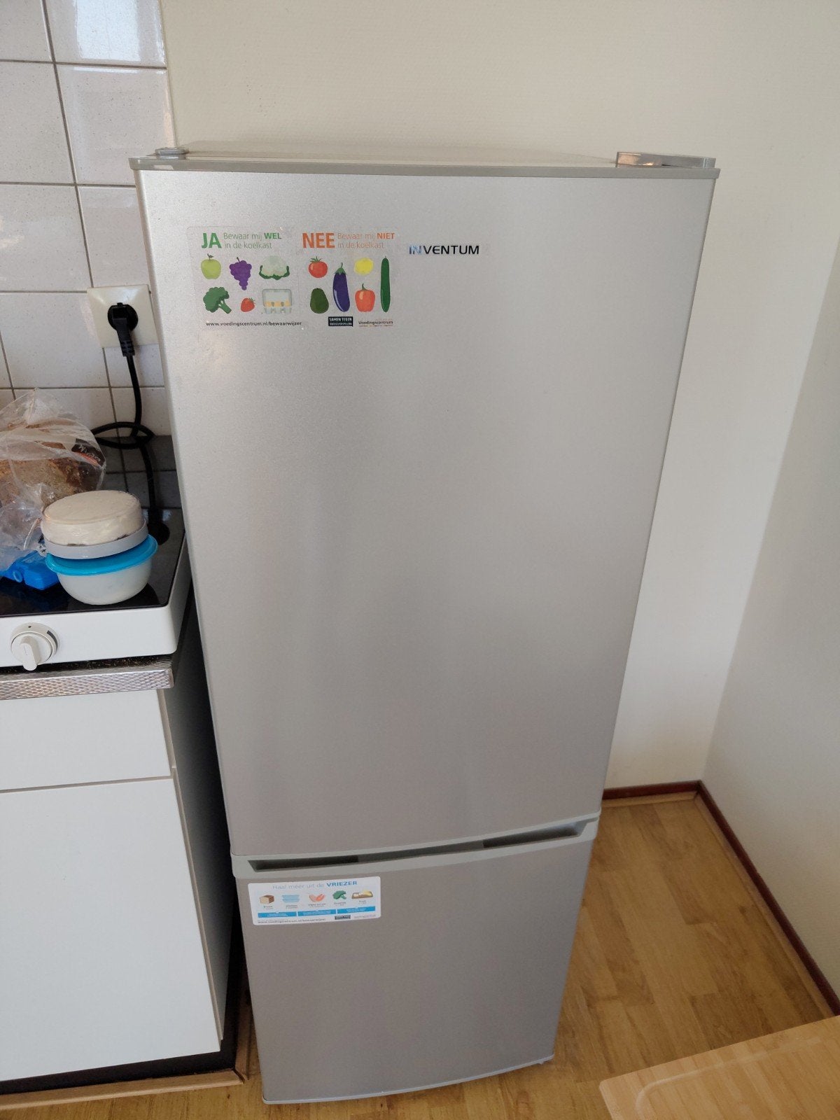 Inventum Koelkast met vriesvak en accessoires, Witgoed en Apparatuur, Koelkasten en IJskasten, Ophalen, Zo goed als nieuw, 140 tot 160 cm