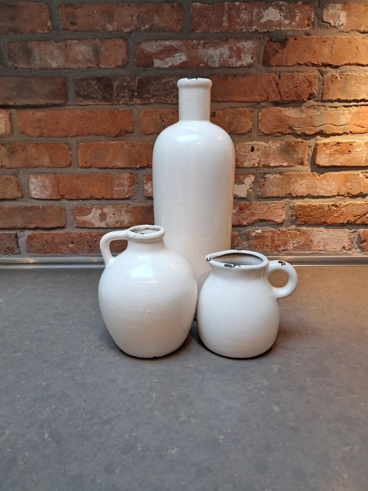 Decoratieve set: fles en twee kruikjes, Antiek en Kunst, Ophalen