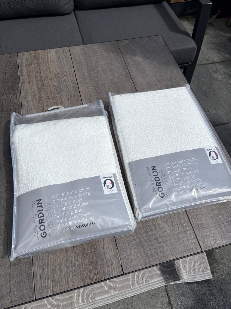Gordijnen 2 stuks. Van VT Wonen. 15 euro per gordijn., Ophalen, Nieuw, Crème, Gordijn