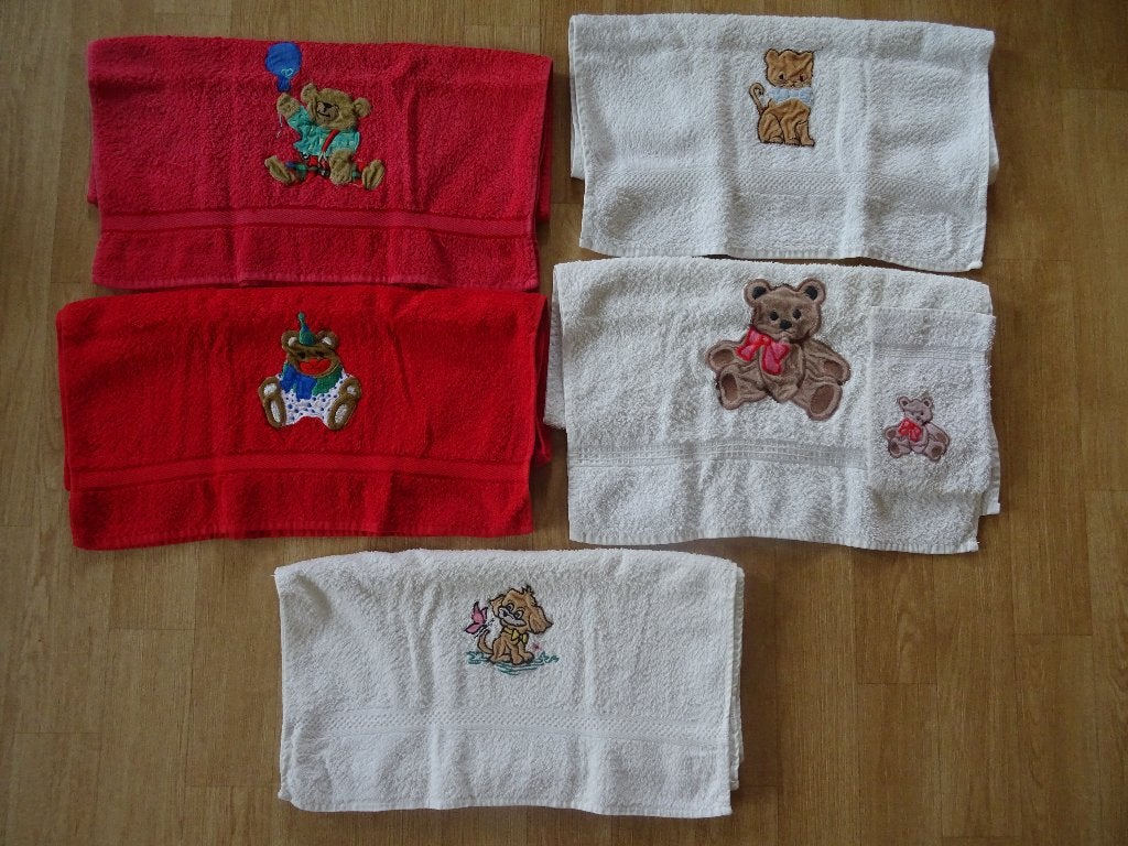 5 handdoeken met applicatie van beer/ poes, Ophalen of Verzenden, Zo goed als nieuw, Beige, Handdoek