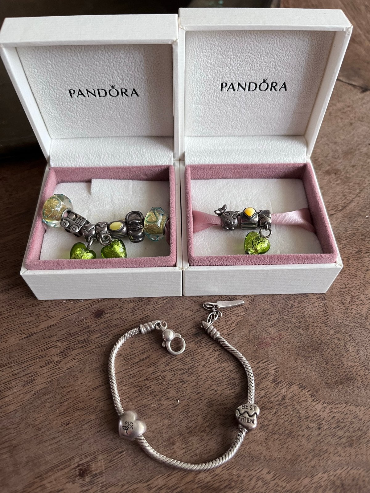 Pandora bedels en armband - Zilver met groene accenten, Ophalen of Verzenden, Gebruikt, Zilver, Met bedels of kralen