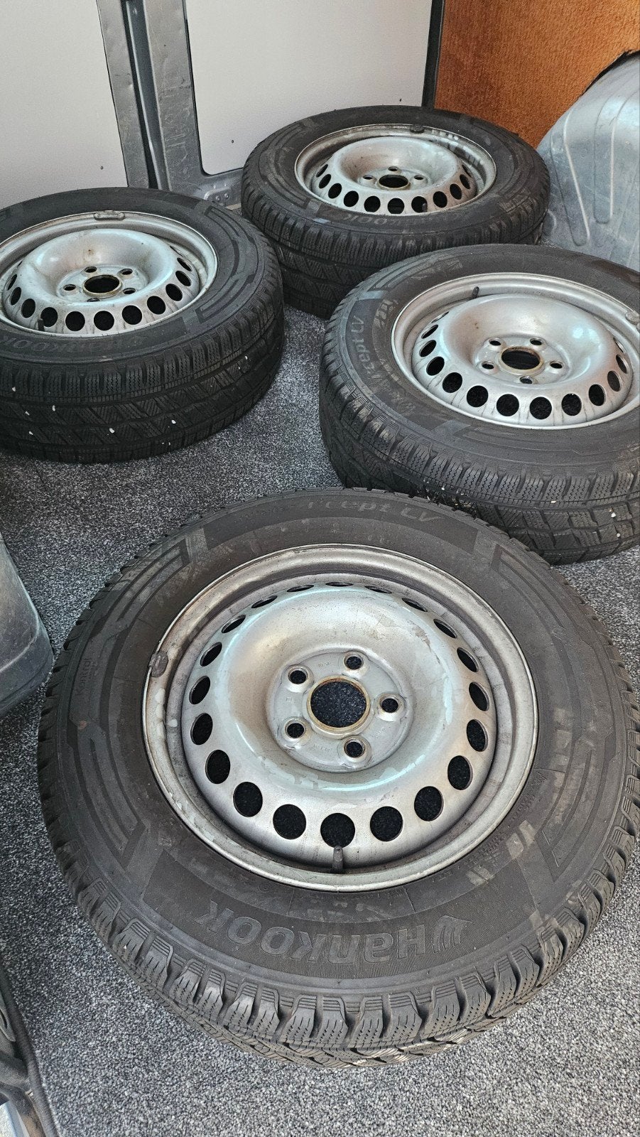 Winterbanden met velgen - Hankook Winter  evo2 215/65R1, Auto-onderdelen, Ophalen, 16 inch, Banden en Velgen, Winterbanden
