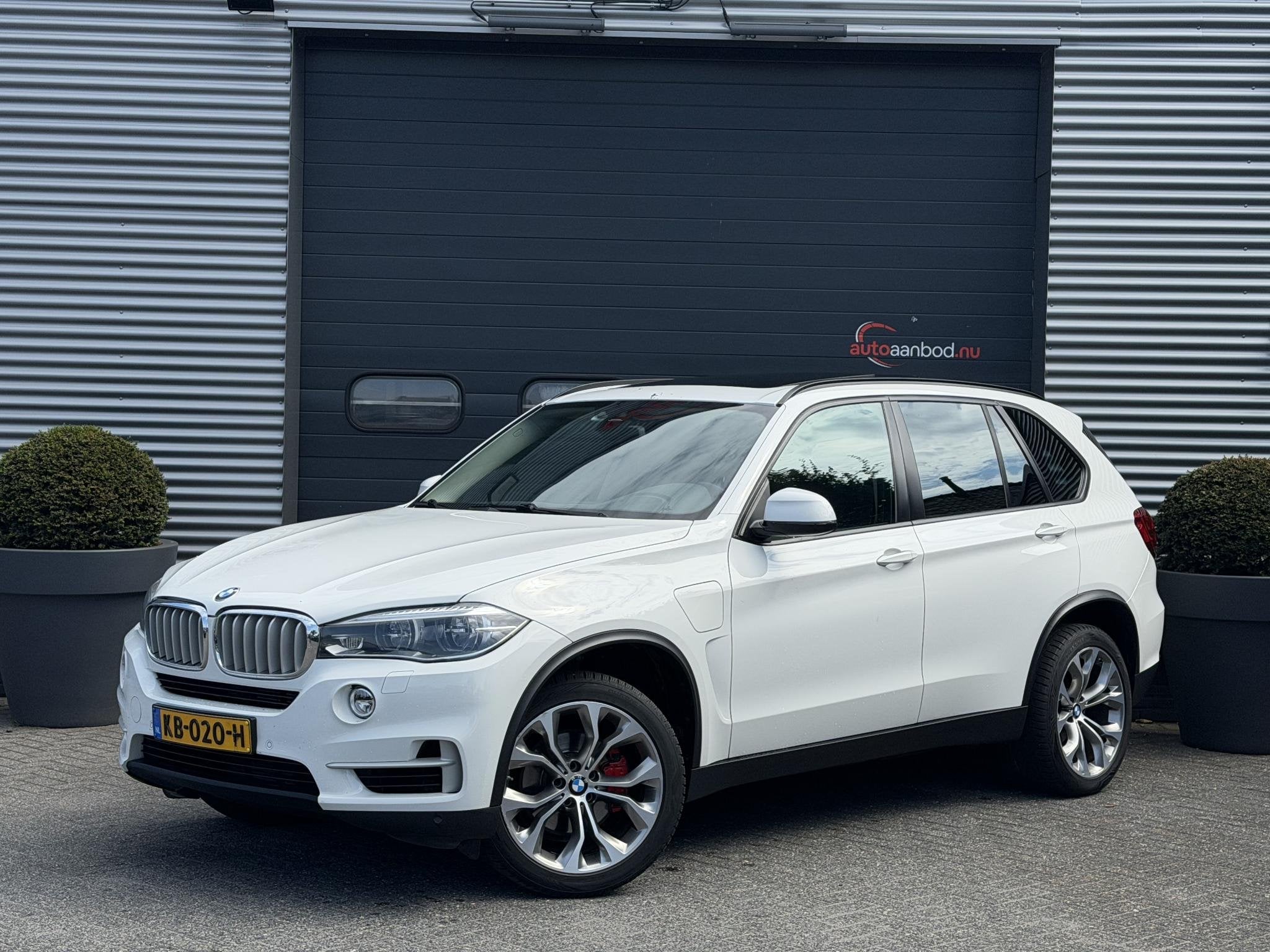 BMW X5 xDrive40e | Panoramadak | Head-Up Display | Camera |, Auto's, Stof, Gebruikt, 4 cilinders, Start-stop-systeem