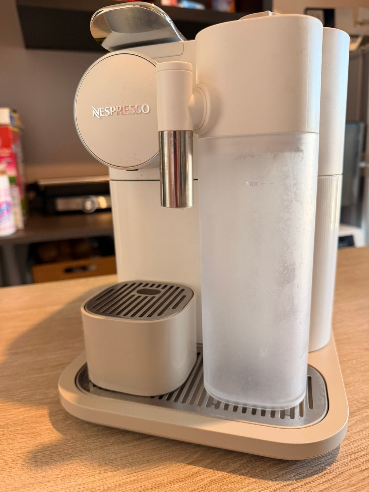 Nespresso Gran Lattissima, Koffiepads en cups, Koffiemachine, Ophalen of Verzenden, Zo goed als nieuw