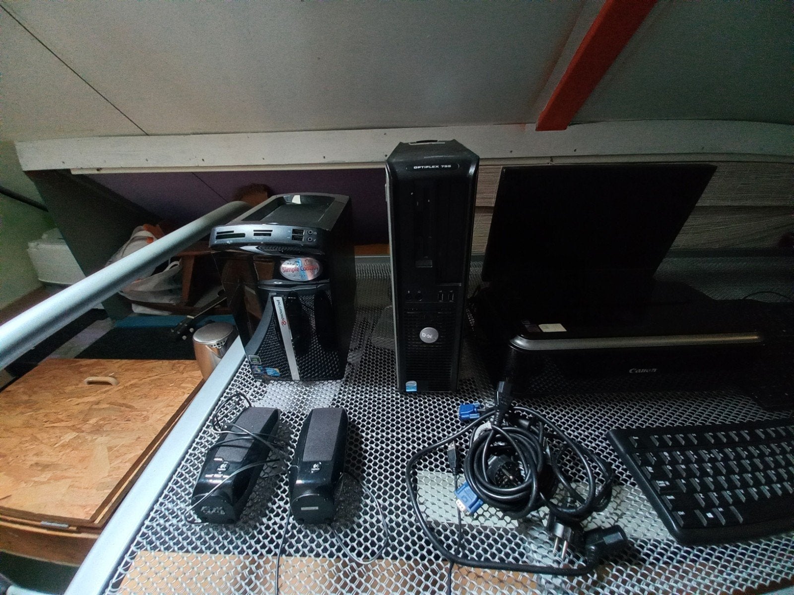 Computers monitors printer en speakers, Computers en Software, Ophalen, Gebruikt, DELL ., HDD