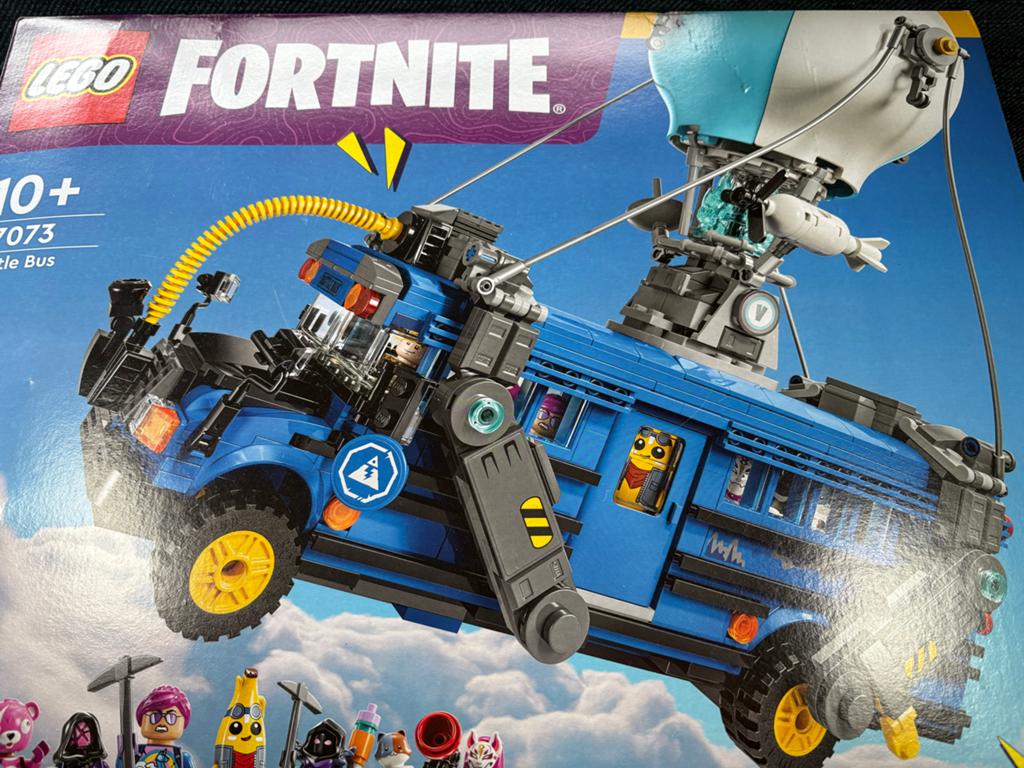 LEGO Fortnite Battle Bus met 9 minifiguren, Lego, Ophalen of Verzenden, Zo goed als nieuw, Compleet