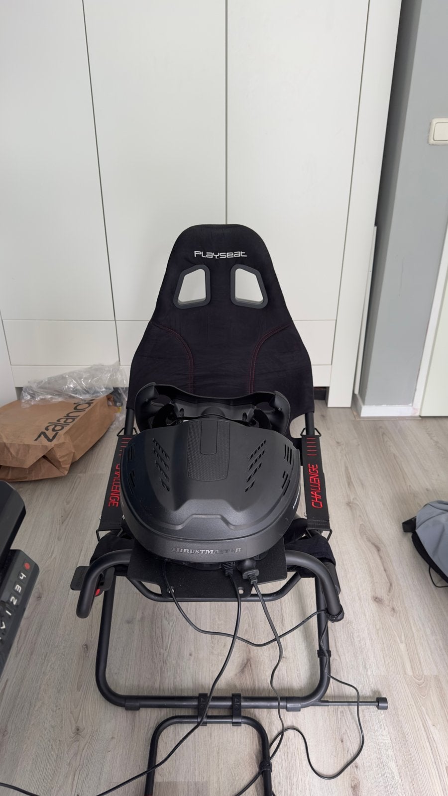 Thrustmaster T300 + load cell pedalen, Spelcomputers en Games, Spelcomputers | Xbox | Accessoires, Ophalen, Zo goed als nieuw