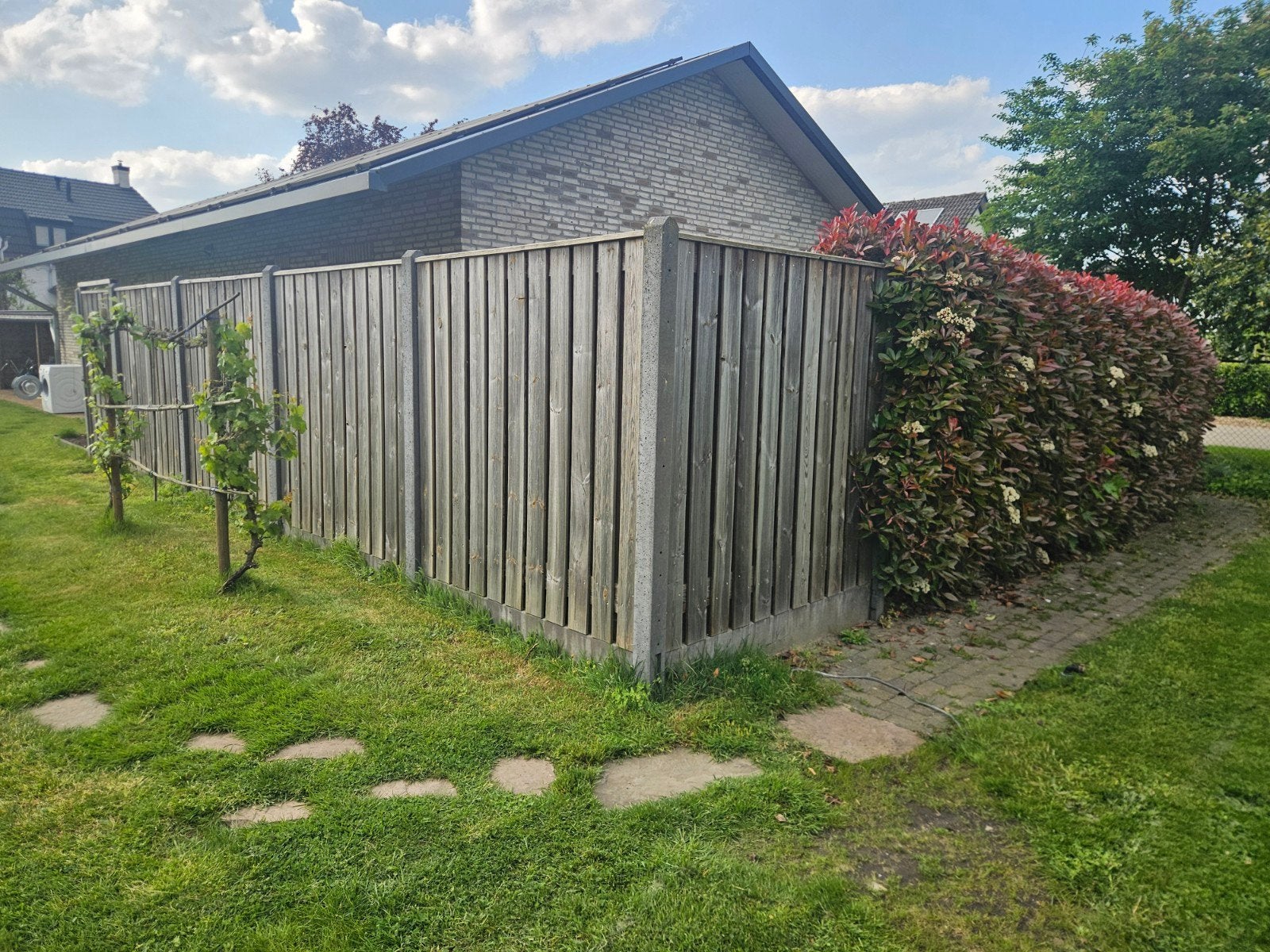 Schutting en poort met gegalvaniseerd frame gedemonteerd, Tuin en Terras, Schuttingen, Ophalen, 6 meter of meer, Hout, 1 tot 2 meter