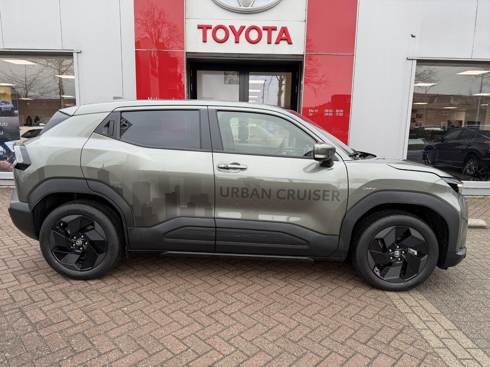 Toyota Urban Cruiser Dynamic 61 kWh, Stof, Gebruikt, 44 min, Automatische klimaatregeling