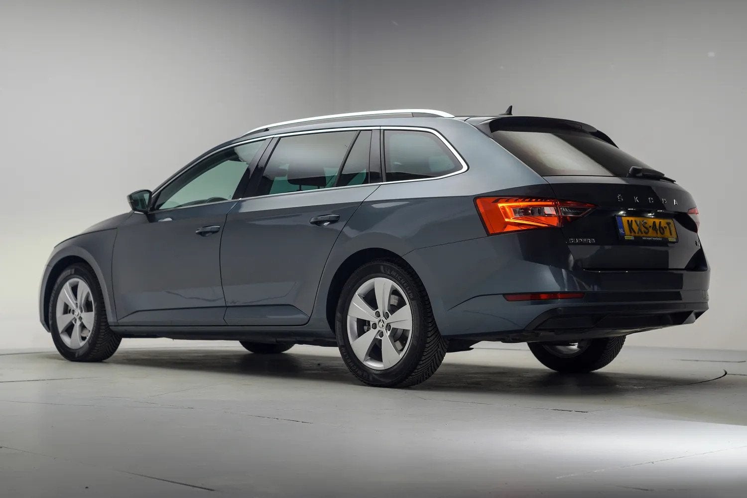 Skoda Superb 1.4 TSI iV Business Edition Aut. [ Navi Camera, Auto's, Gebruikt, 4 cilinders, Automatische klimaatregeling, 1600 kg