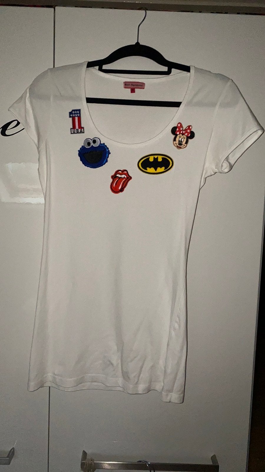 Wit korte mouw shirt M 38 patches mini mouse fout feest, Maat 38/40 (M), Wit, Ophalen of Verzenden, Zo goed als nieuw
