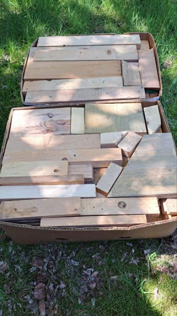 Doos Haardhout / Brandhout voor Gezellige Zomeravonden, Tuin en Terras, Haardhout, Minder dan 3 m³, Ophalen, Overige houtsoorten