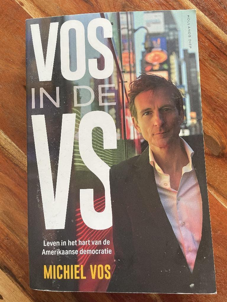 Vos in de VS - Michiel de Vos, Gelezen, Ophalen of Verzenden, Nederland, Maatschappij en Samenleving