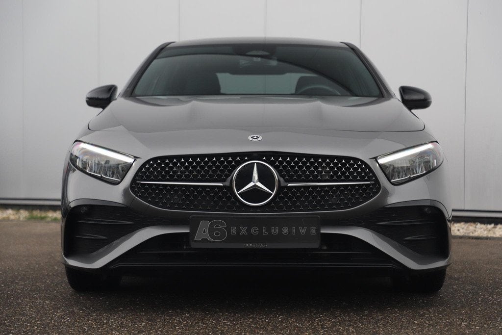 Mercedes-Benz A-klasse 180 AMG Line Night Pakket Automaat Pa, 136 pk, Gebruikt, Met garantie (alle), Leder en Stof