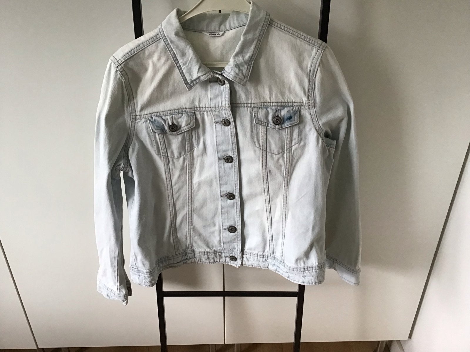 Hema XL spijkerjasje lichtblauw, Kleding | Dames, Jassen | Zomer, Ophalen of Verzenden, Gedragen, Maat 46/48 (XL) of groter, Blauw