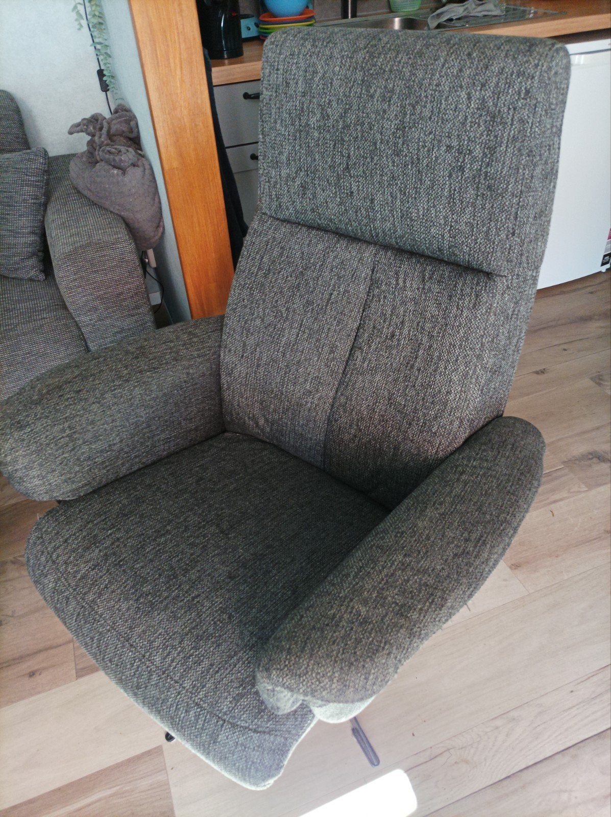 zeer nette draai fauteuil, Ophalen, 75 tot 100 cm, Zo goed als nieuw, Stof