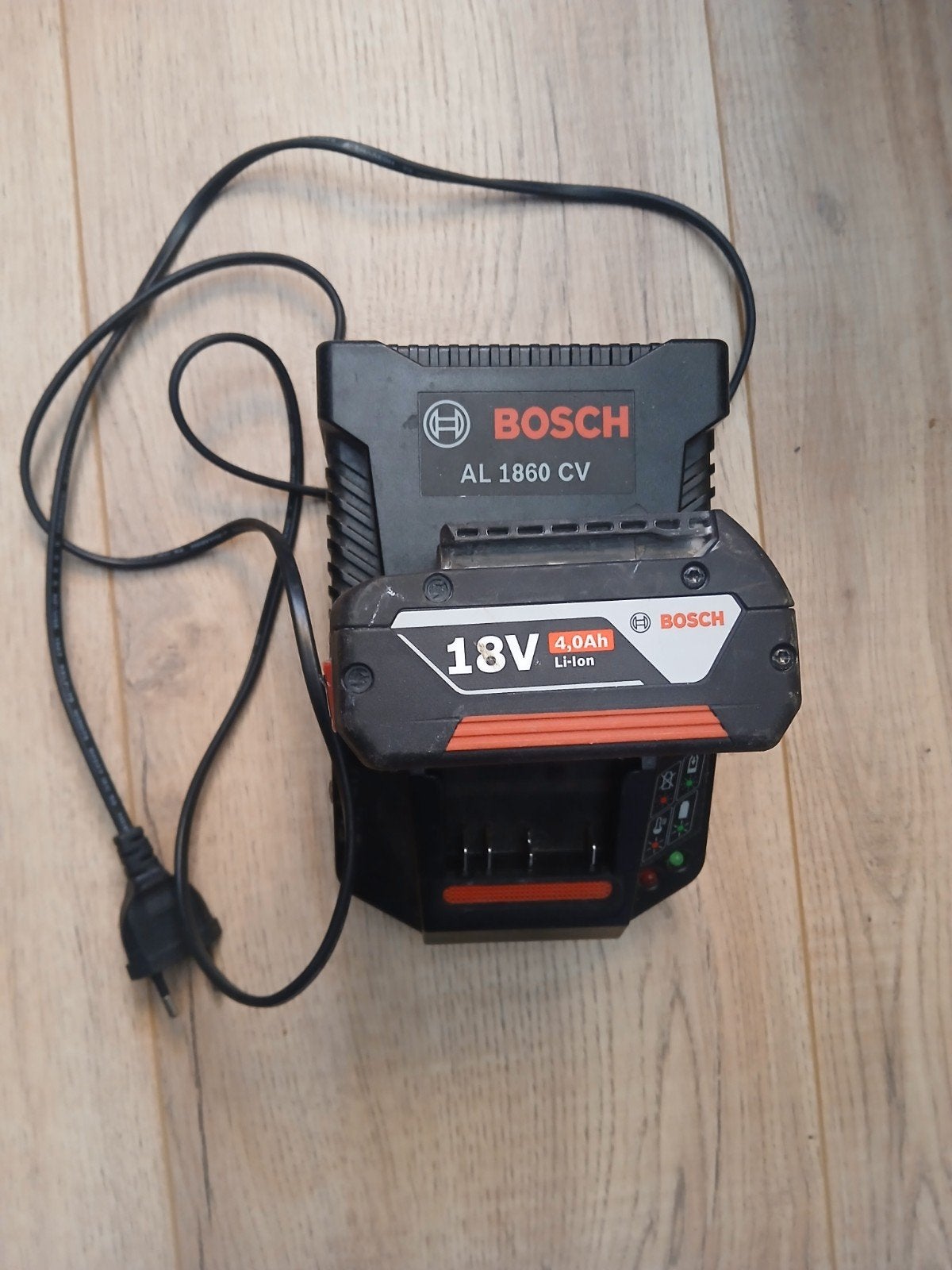Accu plus accu lader bosch profi, Ophalen of Verzenden