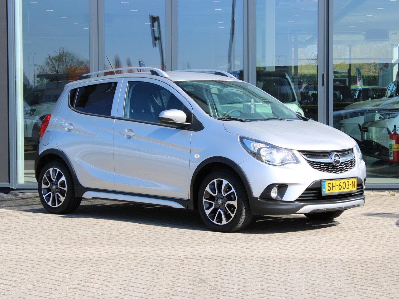 Opel KARL 1.0 Rocks Online Edition AIRCO / PDC / CARPLAY / T, Auto's, Voorwielaandrijving, 839 kg, Gebruikt, 23 km/l