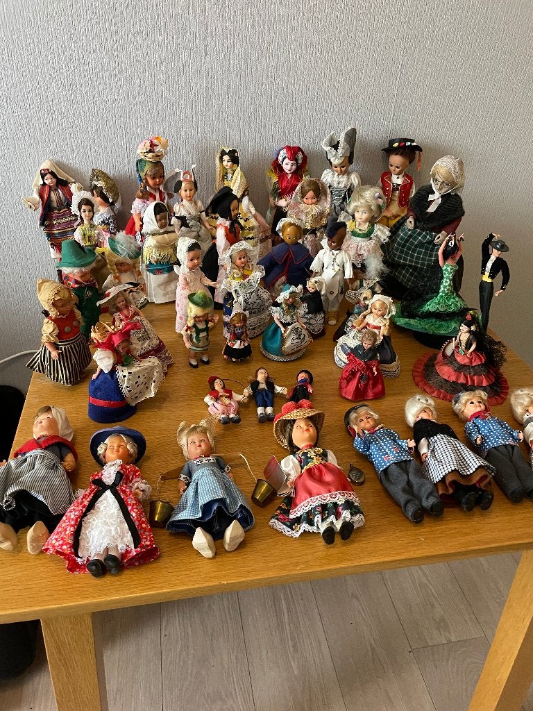 Klederdracht poppen, Verzamelen, Poppen, Ophalen, Zo goed als nieuw, Pop