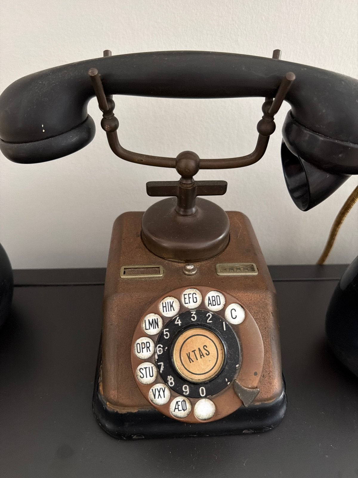 Vintage K.T.A.S. draaischijf telefoon, Ophalen