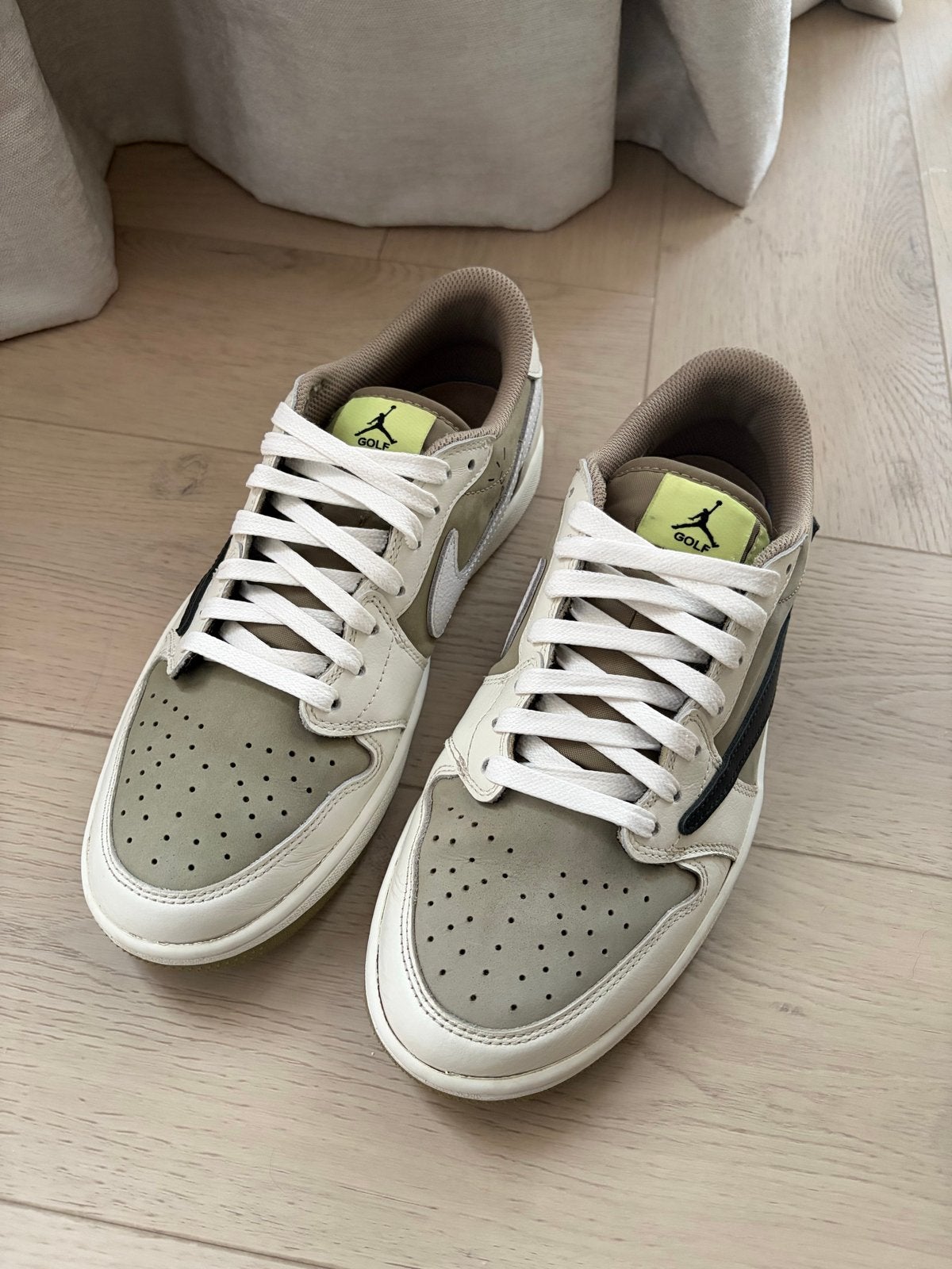 Nike Air Jordan 1 Low Golf Travis Scott Olive maat 42, Kleding | Heren, Overige kleuren, Ophalen of Verzenden, Sneakers of Gympen