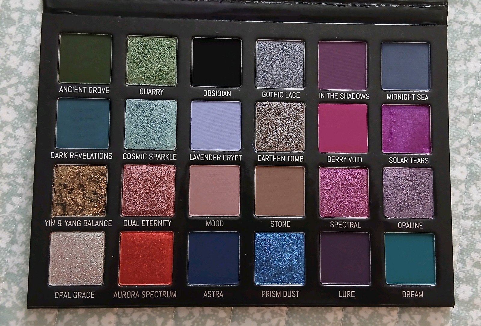 Klarity Cosmetics Vespera Palette, Ophalen of Verzenden, Nieuw, Ogen, Make-up
