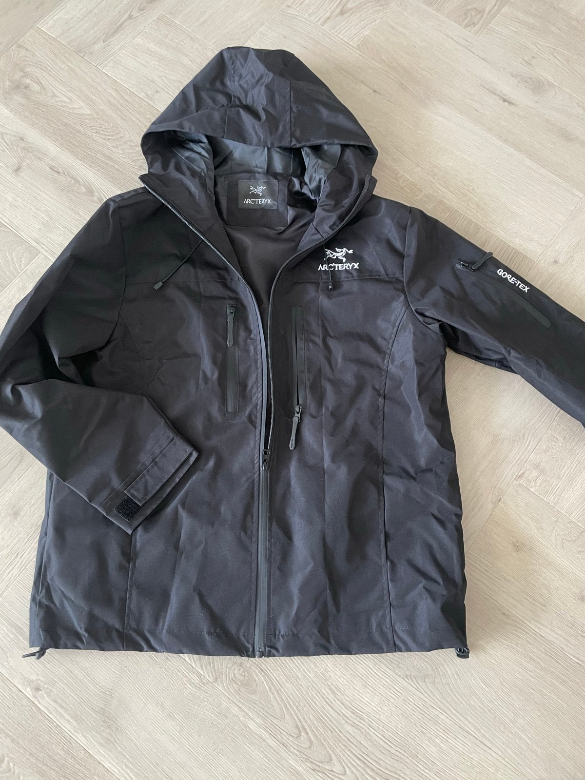 Nieuwe ARCTERYX GORE-TEX Jas - Te klein gekocht, Ophalen, Nieuw, Maat 46 (S) of kleiner, Zwart