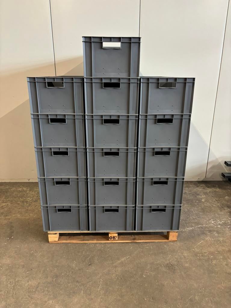 32x kunststof bakken / magazijnbakken / stapelbakken kratten, Ophalen, 40 tot 60 cm, ., 50 tot 75 cm
