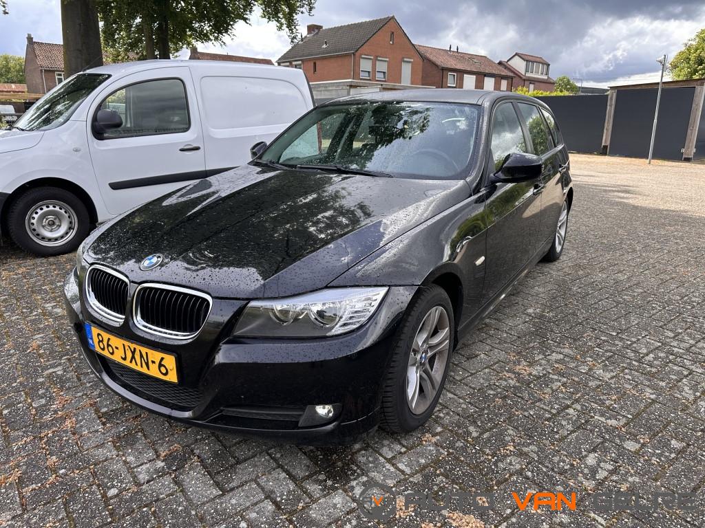 BMW 3 Serie Touring 318i Automaat*Navi*Leder*Stoelvw*PDC*Cru, Automaat, 15 km/l, 1435 kg, Zwart