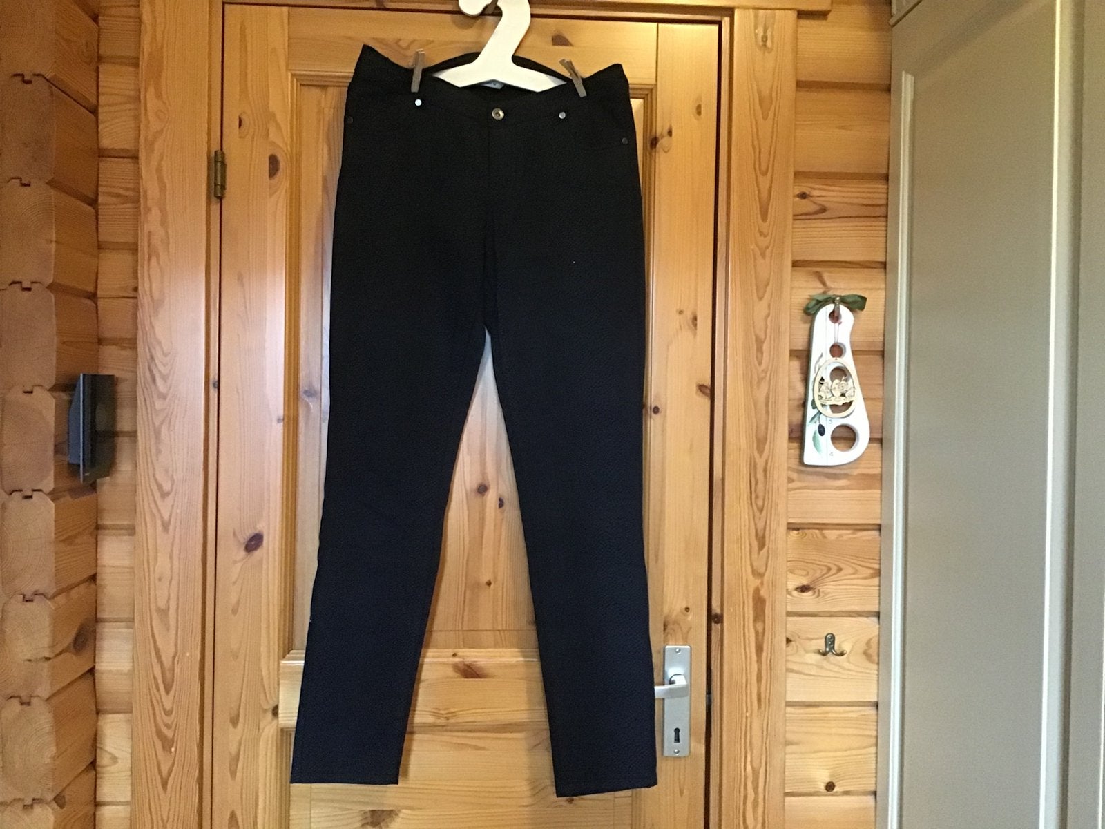 Broek lang zwart hema slangenprint M, Maat 38/40 (M), Zwart, Ophalen of Verzenden, Zo goed als nieuw