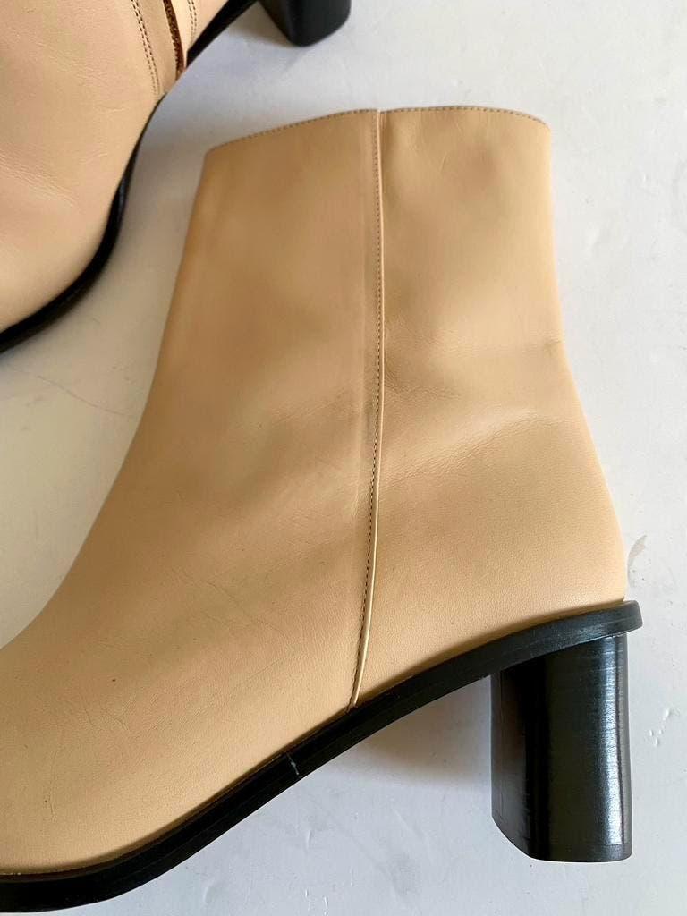 J551 ATP Atalier: maat 41 lage designer laarsjes hak beige, Beige, Ophalen of Verzenden, Zo goed als nieuw, ATP Atelier